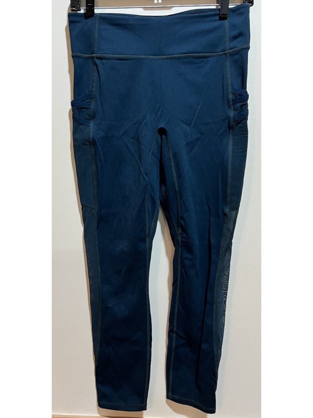 Fabletics Motion 365 Leggings 24.5 Inseam ~ Size Medium ~ Side Pockets